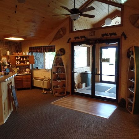 Chicaugon Lake Inn Gaastra Exterior photo