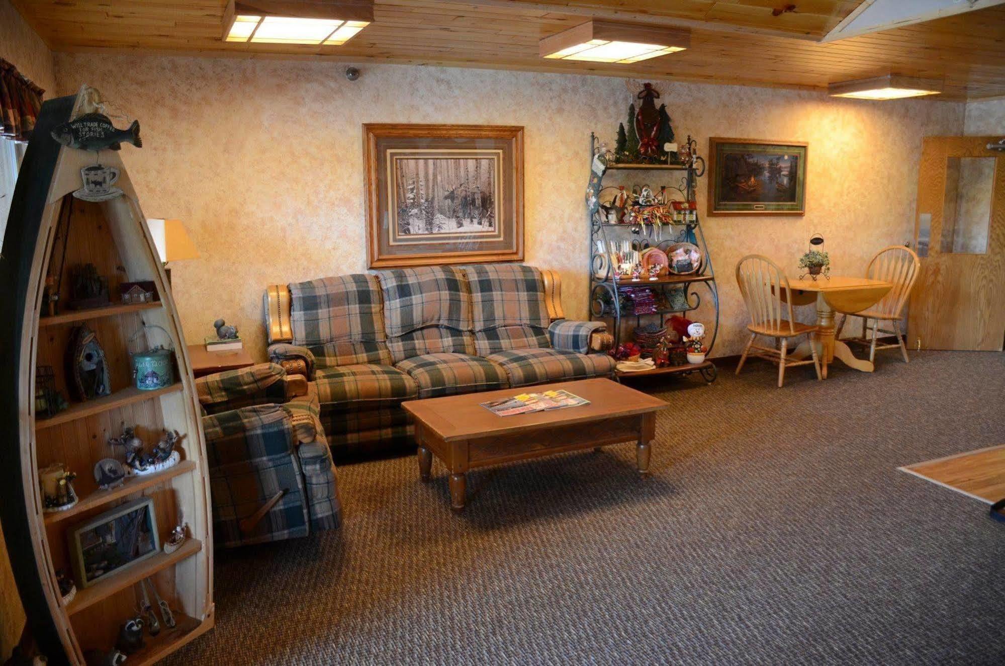 Chicaugon Lake Inn Gaastra Exterior photo