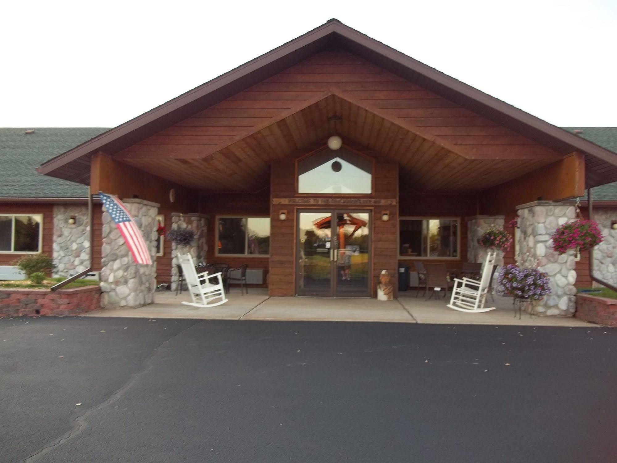 Chicaugon Lake Inn Gaastra Exterior photo